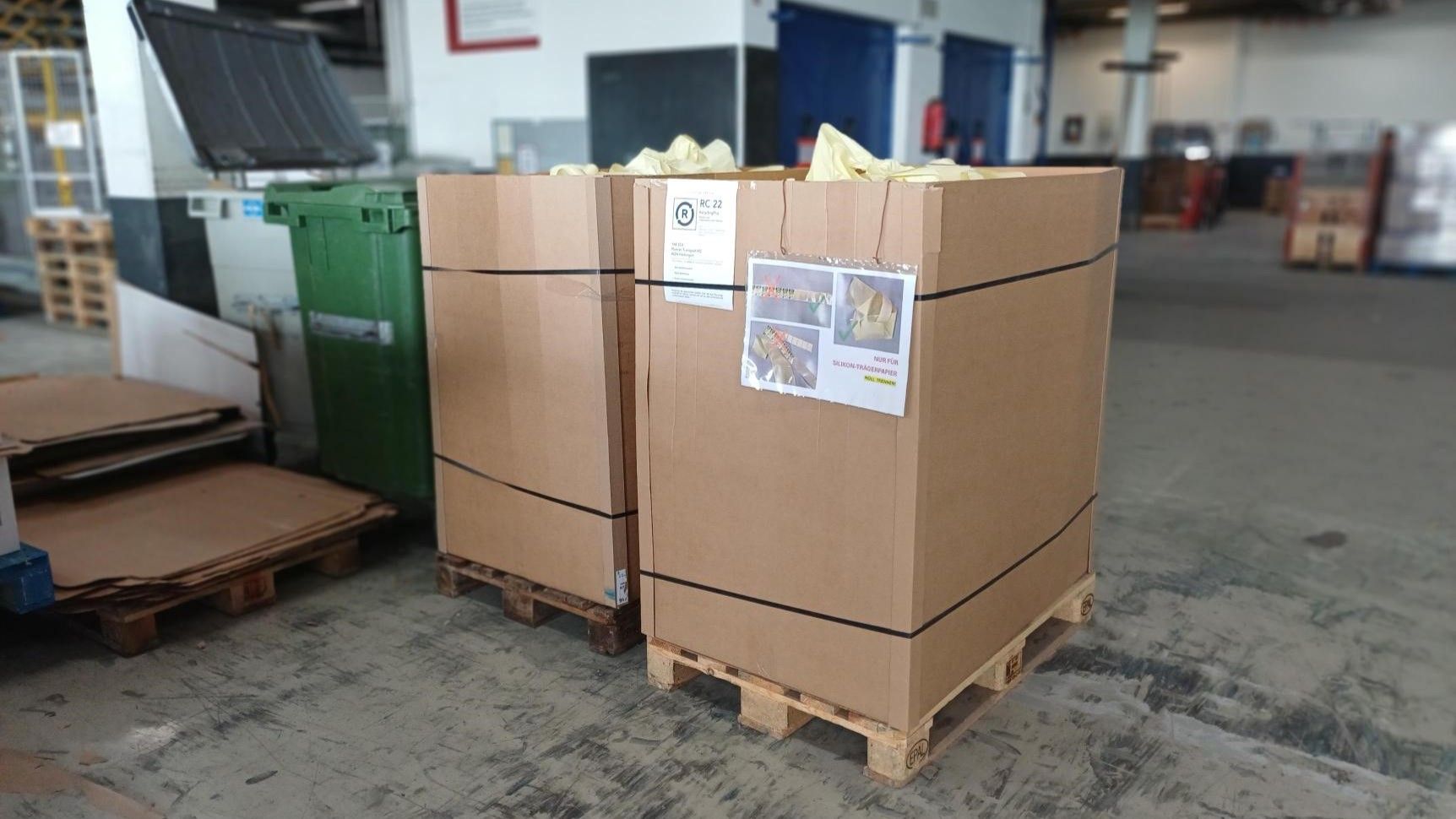 Container für den Recycling-Service von Fischer Papier